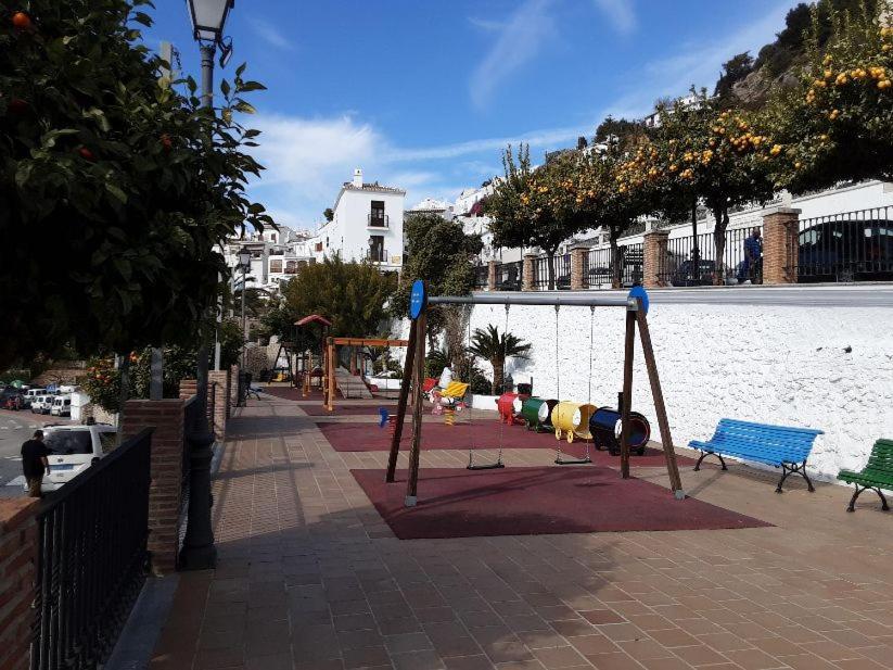 Lovely 2 Bedroomed Apartment With Pool Frigiliana Exterior foto